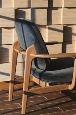 Fred Lænestol, valnødfarvet eg fra<Fritz Hansen