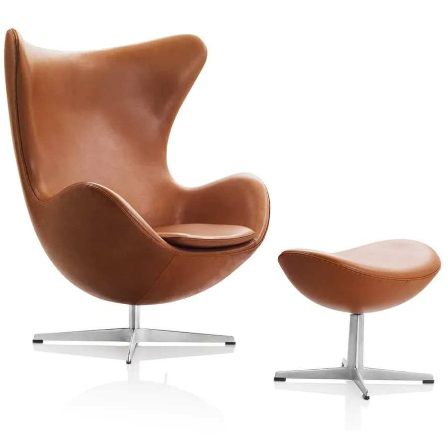 Ægget, Cognac Aura læder, uden returdrej inkl. skammel af Arne Jacobsen<Fritz Hansen Clearance
