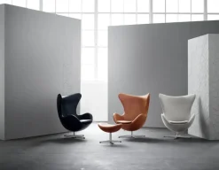 Ægget, sort læder/aluminium af Arne Jacobsen<Fritz Hansen Online