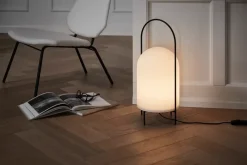 Ghost Floor Lamp fra<Woud Outlet