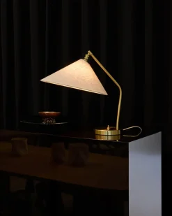 Gräshoppa bordlampe fra<GUBI