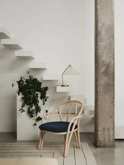 Gräshoppa bordlampe fra<GUBI