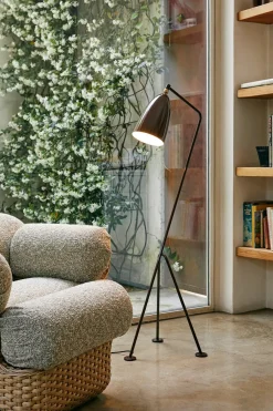 Gräshoppa gulvlampe fra<GUBI Best