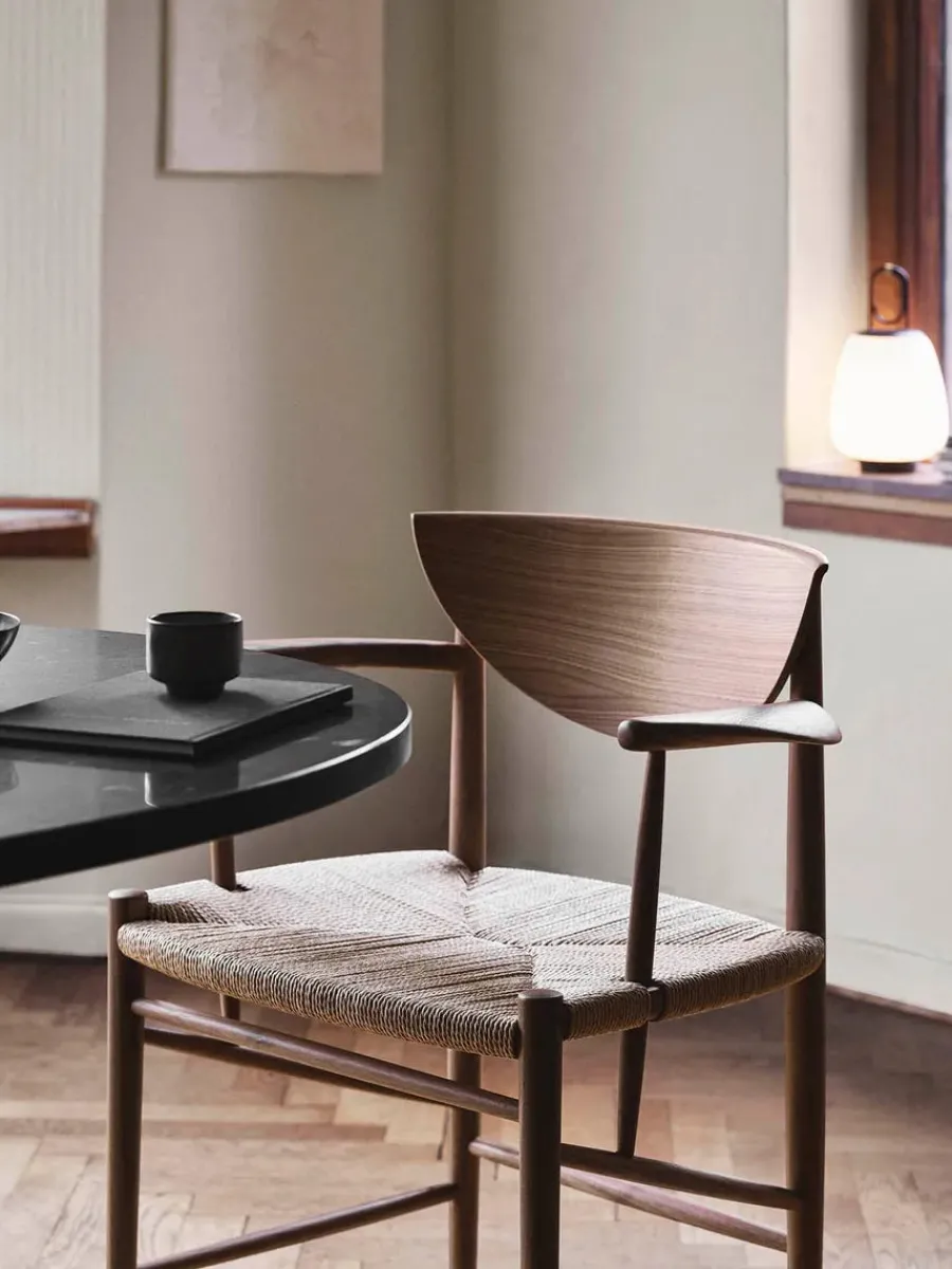 HM4 Drawn spisebordsstol af Hvidt & Mølgaard<&Tradition Outlet