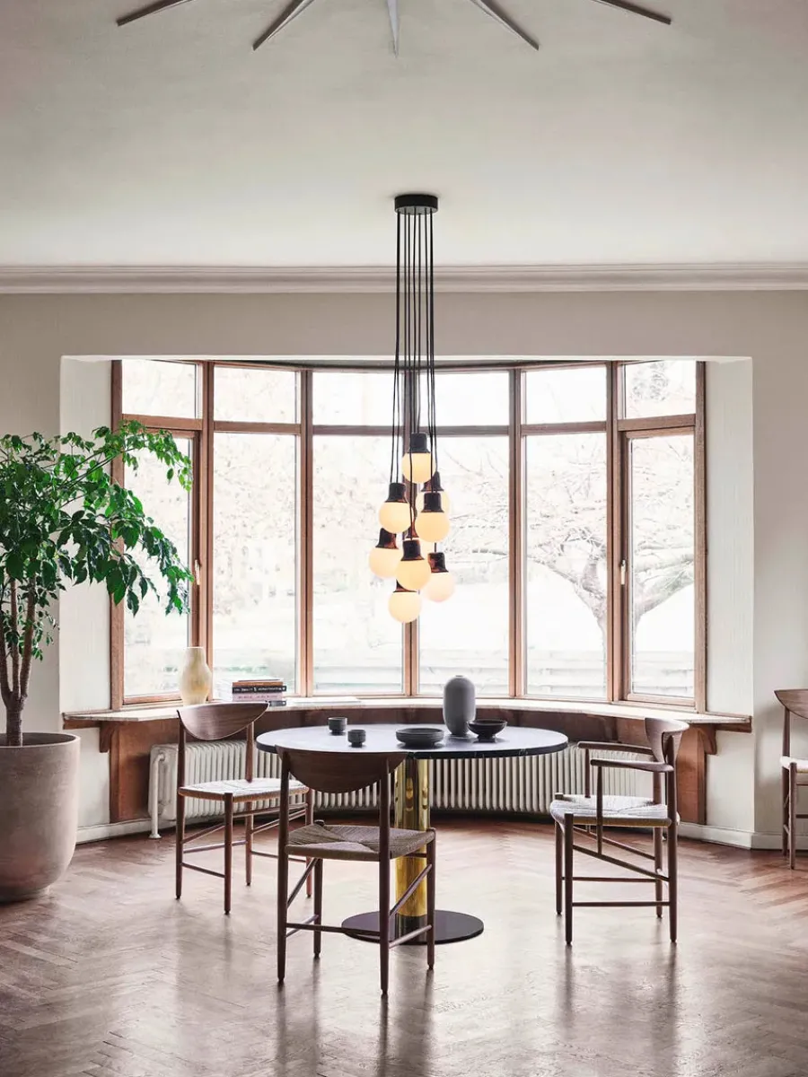 HM4 Drawn spisebordsstol af Hvidt & Mølgaard<&Tradition Outlet