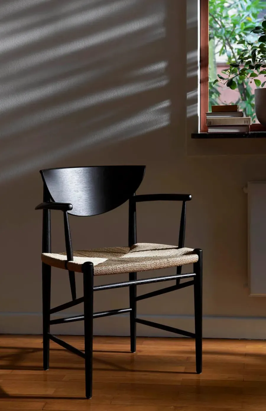 HM4 Drawn spisebordsstol af Hvidt & Mølgaard<&Tradition Outlet