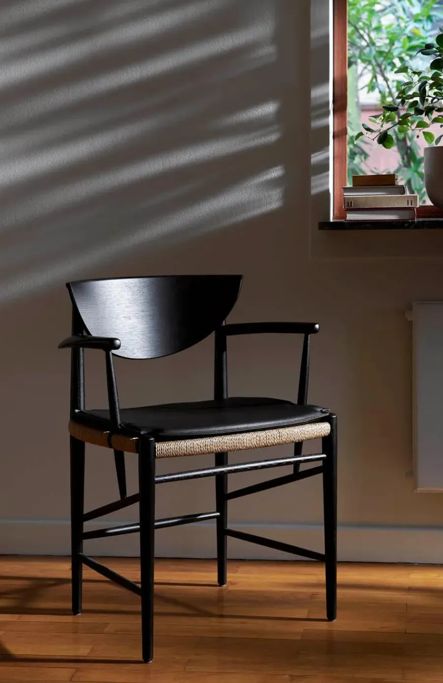 HM4 Drawn spisebordsstol af Hvidt & Mølgaard<&Tradition Outlet