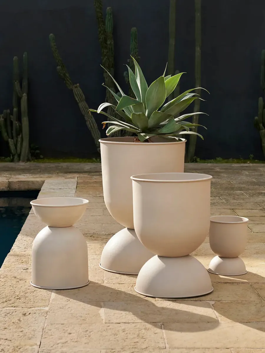 Hourglass Pot, sort fra<Ferm Living