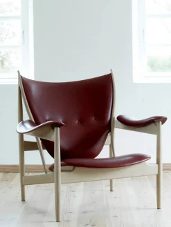 Høvdingestol, eg olie af Finn Juhl<House of Finn Juhl Best