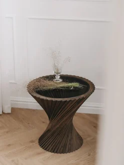 HYPERBEL sidebord. lys eg fra<VIA Copenhagen Online