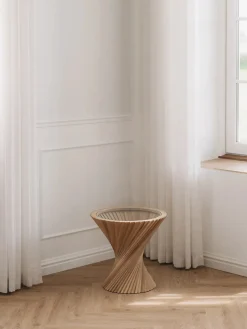 HYPERBEL sidebord, røget eg fra<VIA Copenhagen Hot