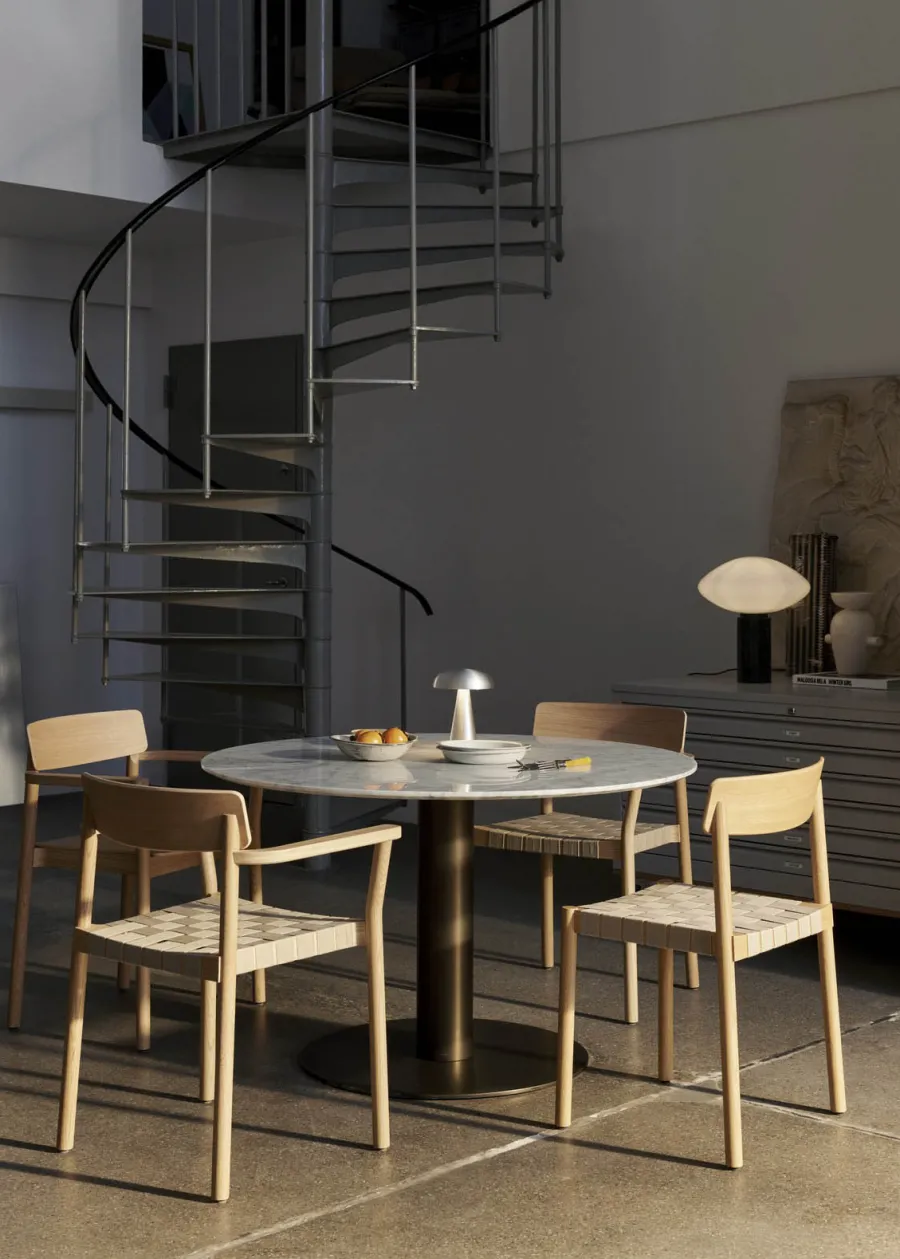 In Between Bord SK20, sort stel fra<&Tradition Hot