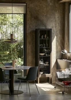 In Between Bord SK20, sort stel fra<&Tradition Hot