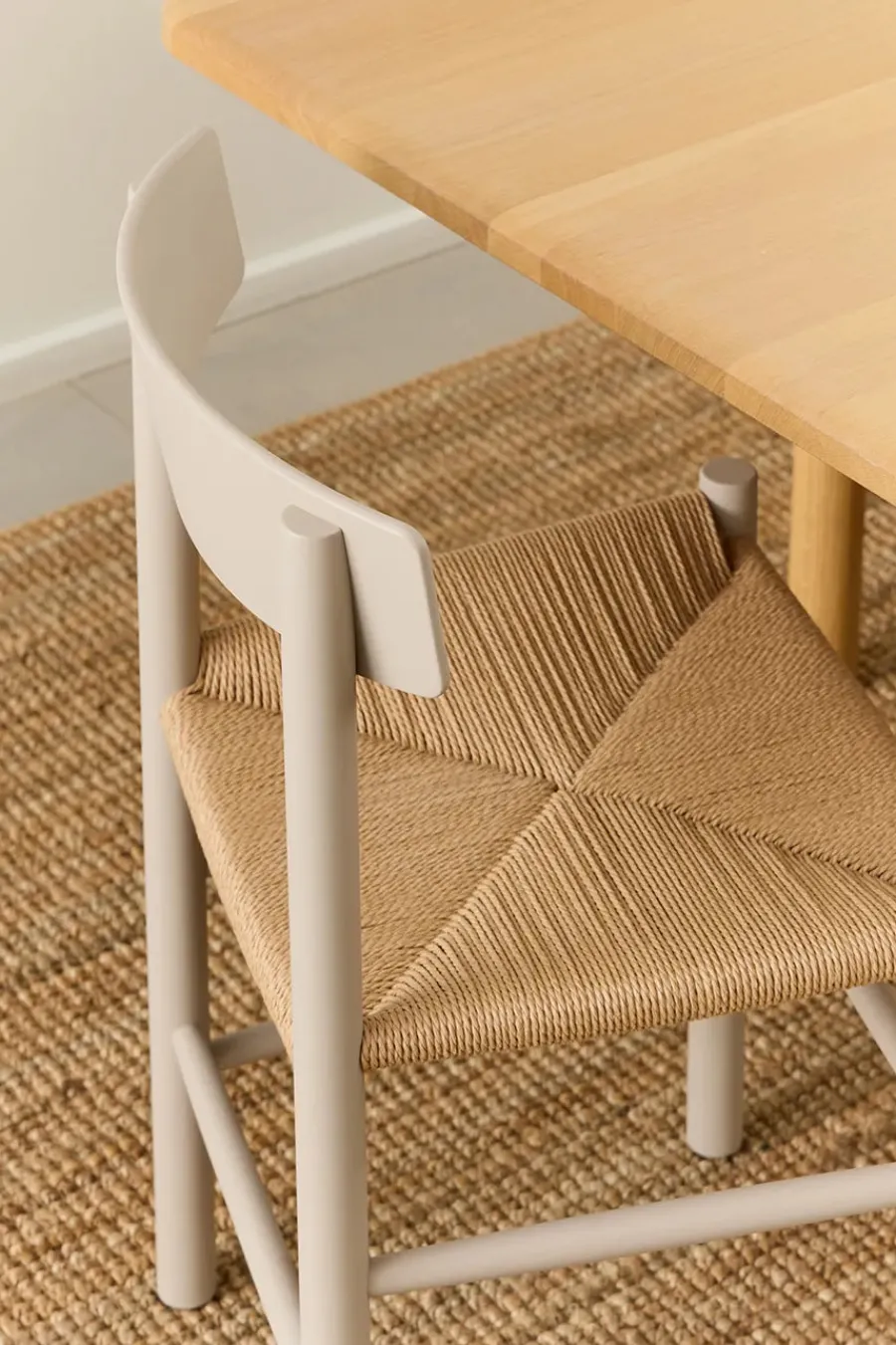 J39 Folkestolen, heritage red af Børge Mogensen<Fredericia Furniture Online