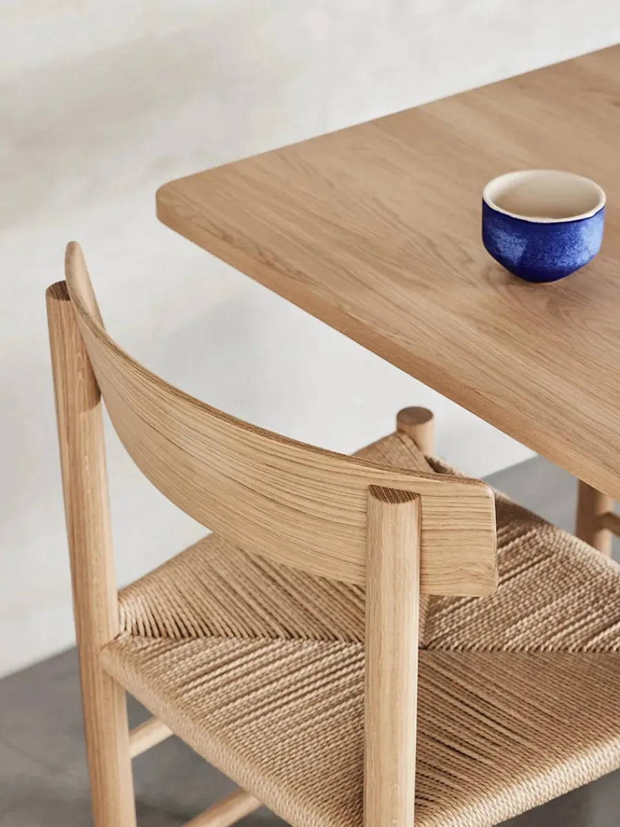 J39 Folkestolen, lys olieret eg af Børge Mogensen<Fredericia Furniture New