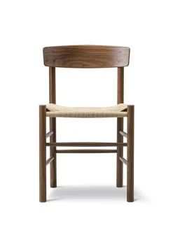 J39 Folkestolen, olieret valnød af Børge Mogensen<Fredericia Furniture Sale