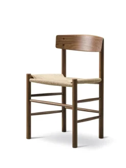 J39 Folkestolen, olieret valnød af Børge Mogensen<Fredericia Furniture Sale