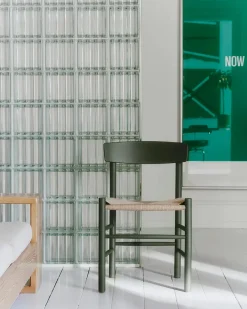 J39 Folkestolen, sortlakeret bøg af Børge Mogensen<Fredericia Furniture New