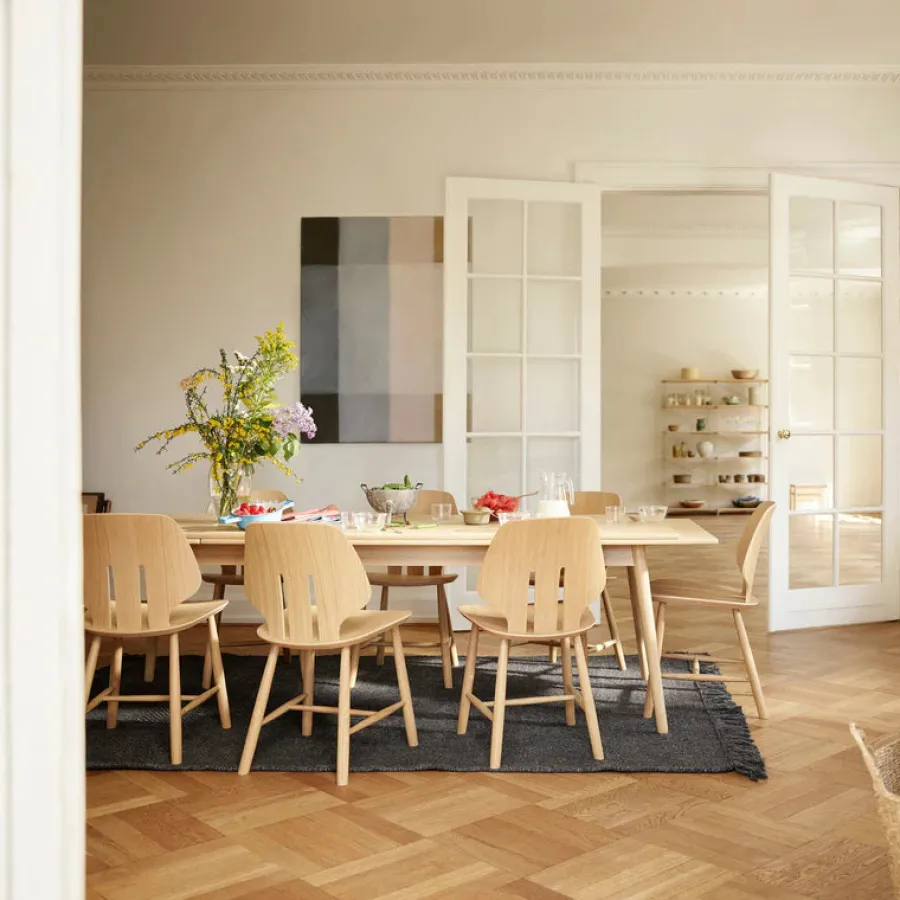 J67 spisebordsstol, lakeret eg fra<FDB Møbler Clearance