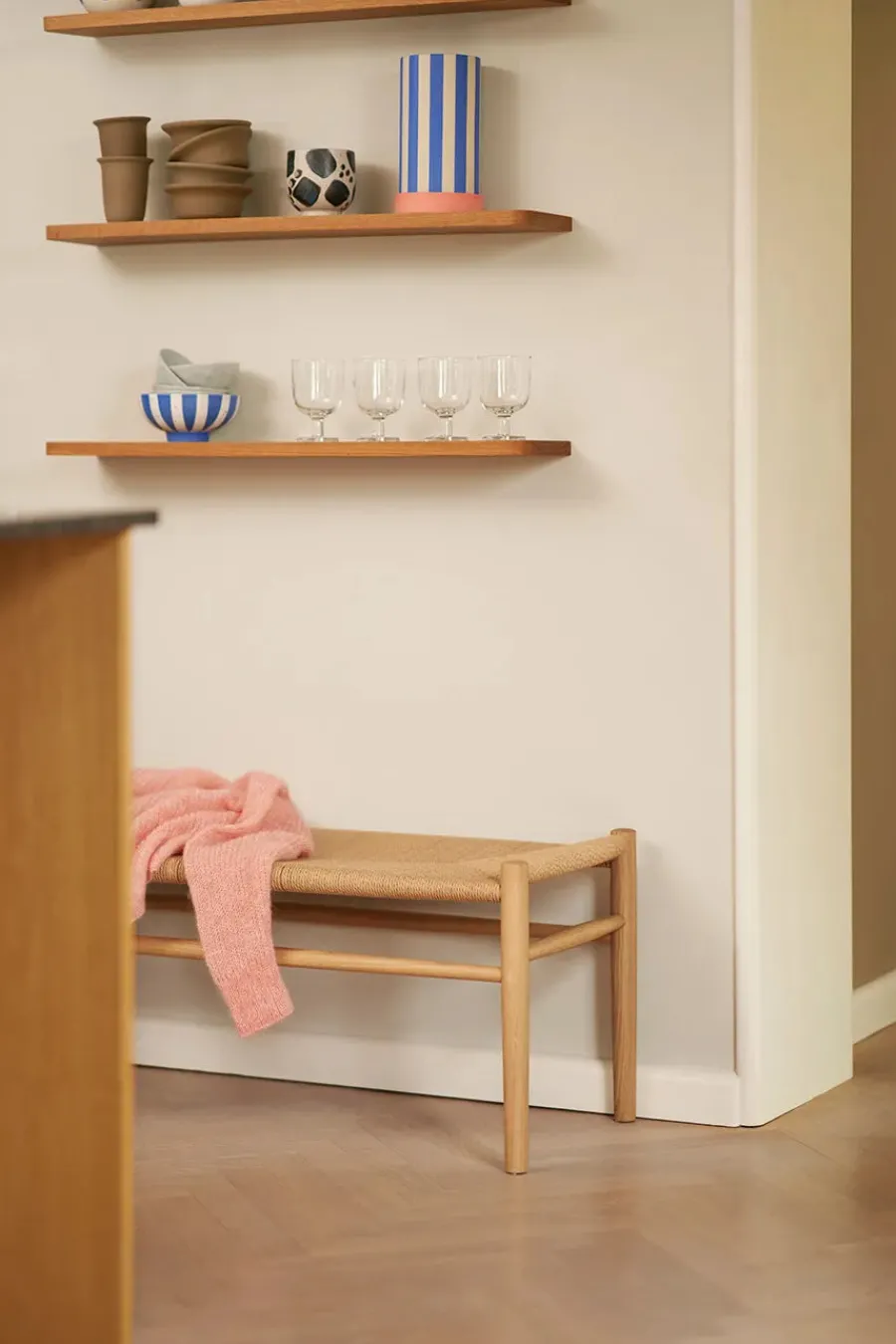 J83B Bænk, matlakeret eg fra<FDB Møbler Online