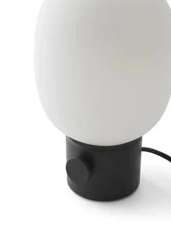 JWDA Concrete Bordlampe fra<Audo Copenhagen Online