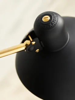 Kaiser Idell Gulvlampe fra<Fritz Hansen Online