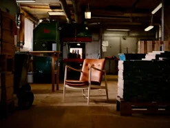 Kaminstolen, eg olie af Finn Juhl<House of Finn Juhl