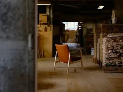 Kaminstolen, eg olie af Finn Juhl<House of Finn Juhl