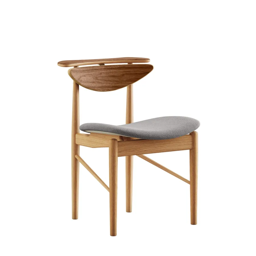 Karmstolen, eg olie/valnød af Finn Juhl<House of Finn Juhl Outlet