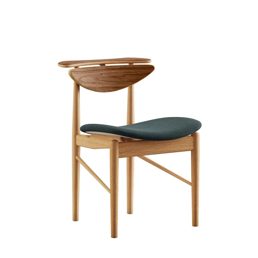 Karmstolen, eg olie/valnød af Finn Juhl<House of Finn Juhl Outlet