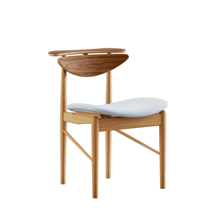 Karmstolen, eg olie/valnød af Finn Juhl<House of Finn Juhl Outlet