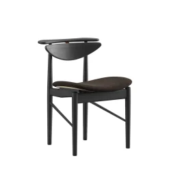 Karmstolen, eg olie/valnød af Finn Juhl<House of Finn Juhl Outlet