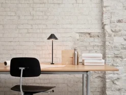 Keglen Bordlampe fra<Louis Poulsen Best