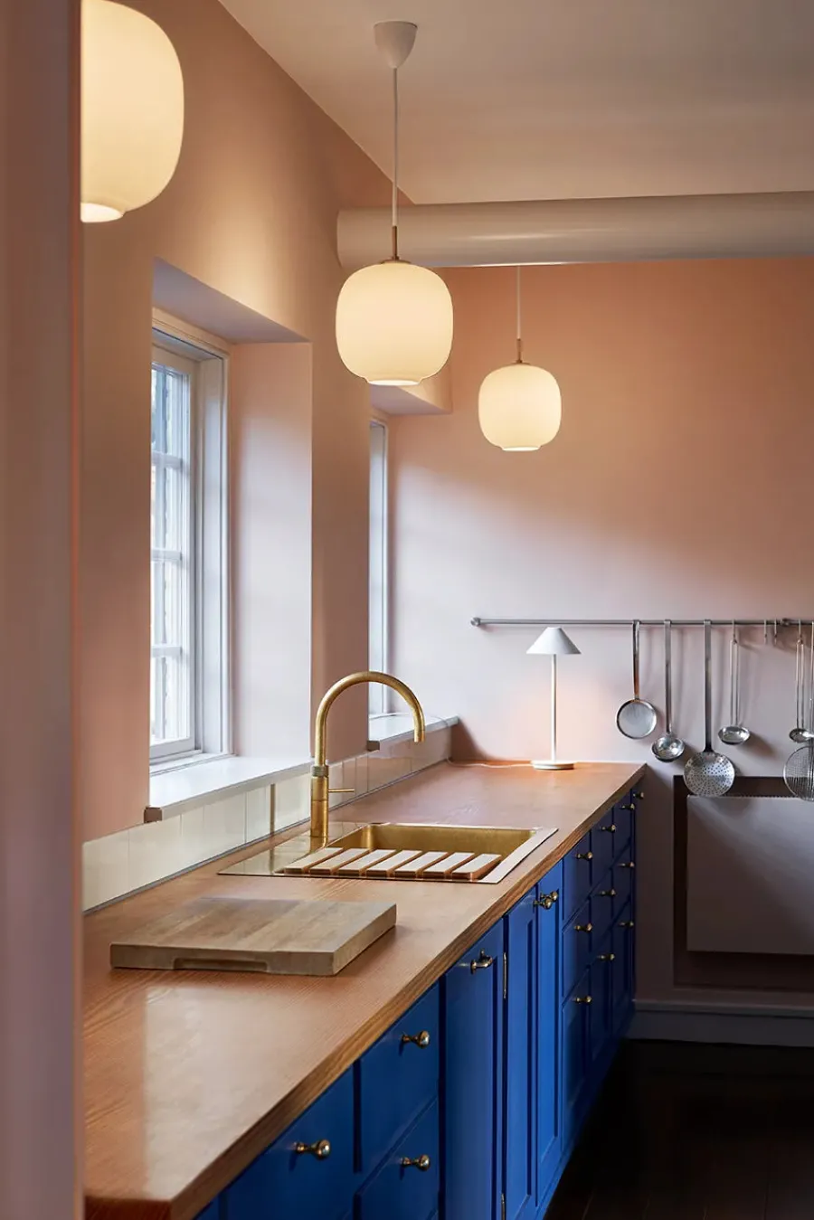 Keglen Bordlampe fra<Louis Poulsen Best