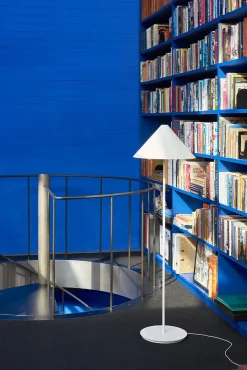 Keglen Gulvlampe fra<Louis Poulsen Clearance