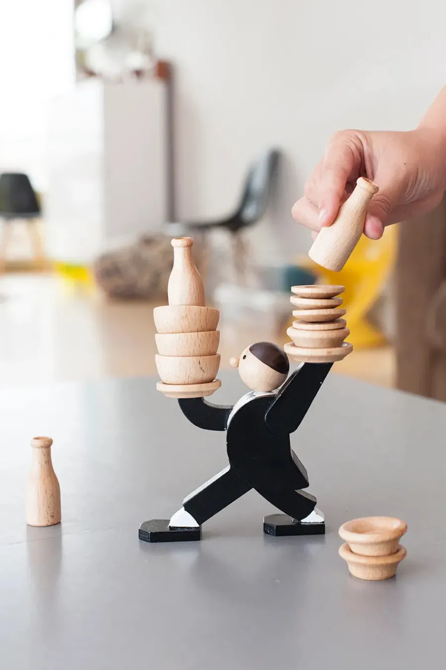 Don't Tip The Waiter, stacking game<Kikkerland Hot