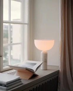 Kizu Bordlampe Large, Grey Marble fra<New Works Clearance