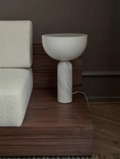 Kizu Bordlampe Large, Grey Marble fra<New Works Clearance