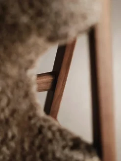 Knitting Lounge Chair, Sheepskin fra<Audo Copenhagen Discount