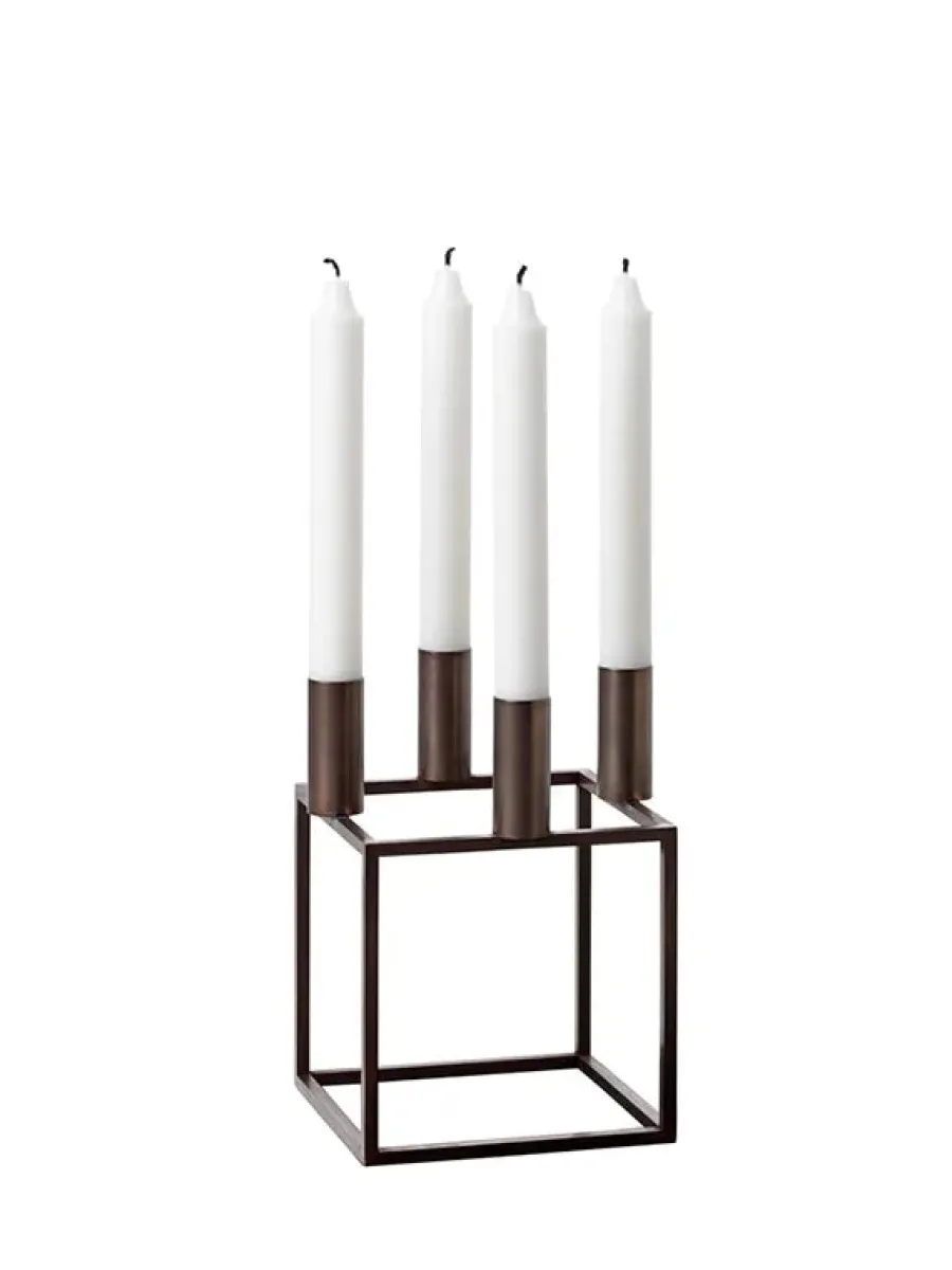 Kubus 4 Lysestage, bruneret kobber fra<Audo Copenhagen Discount