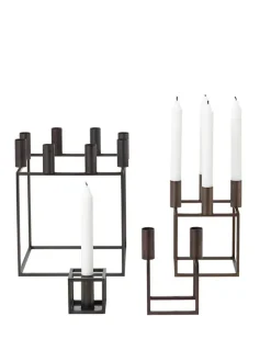 Kubus 4 Lysestage, bruneret kobber fra<Audo Copenhagen Discount