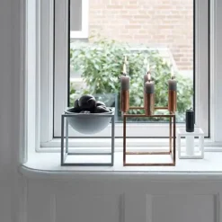 Kubus 1 Lysestage, hvid fra<Audo Copenhagen Hot