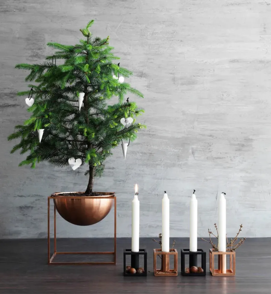 Kubus 1 Lysestage, hvid fra<Audo Copenhagen Hot