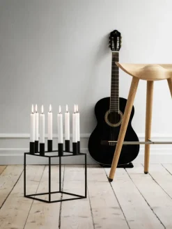 Kubus 8 Lysestage, sort fra<Audo Copenhagen New