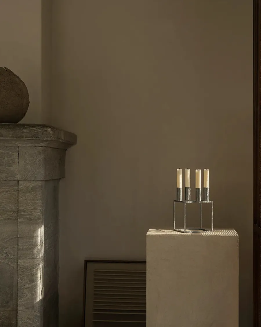 Kubus 4 Lysestage, zink fra<Audo Copenhagen Outlet