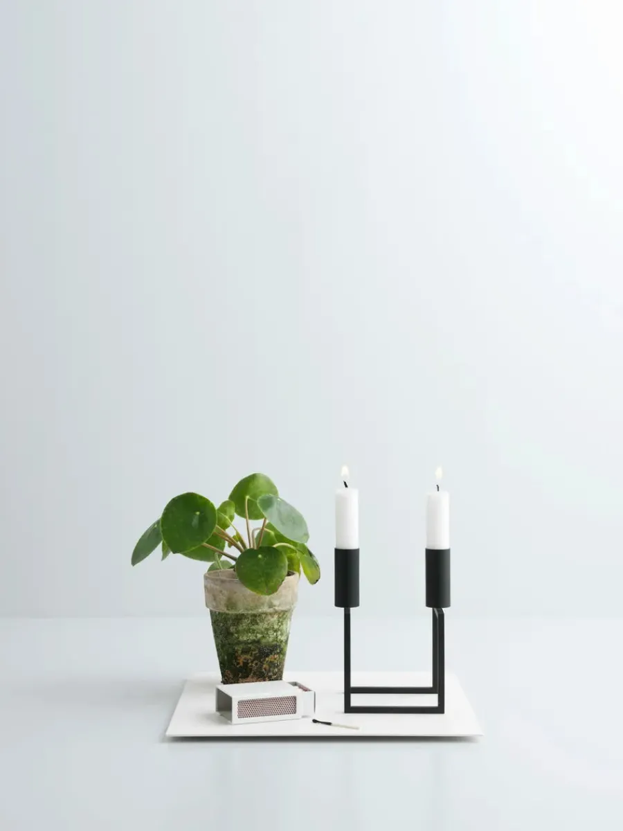 Kubus Line hvid lysestage fra<Audo Copenhagen Discount