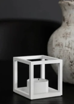 Kubus T Lysestage, guldbelagt fra<Audo Copenhagen Online