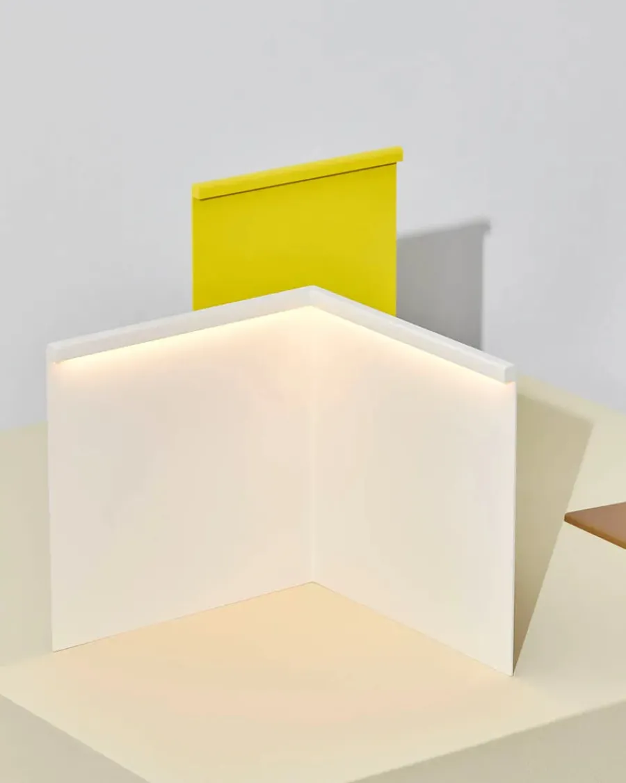 LBM Corner Bordlampe fra<HAY Outlet