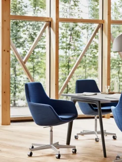 Lille Giraf Kontorstol af Arne Jacobsen<Fritz Hansen