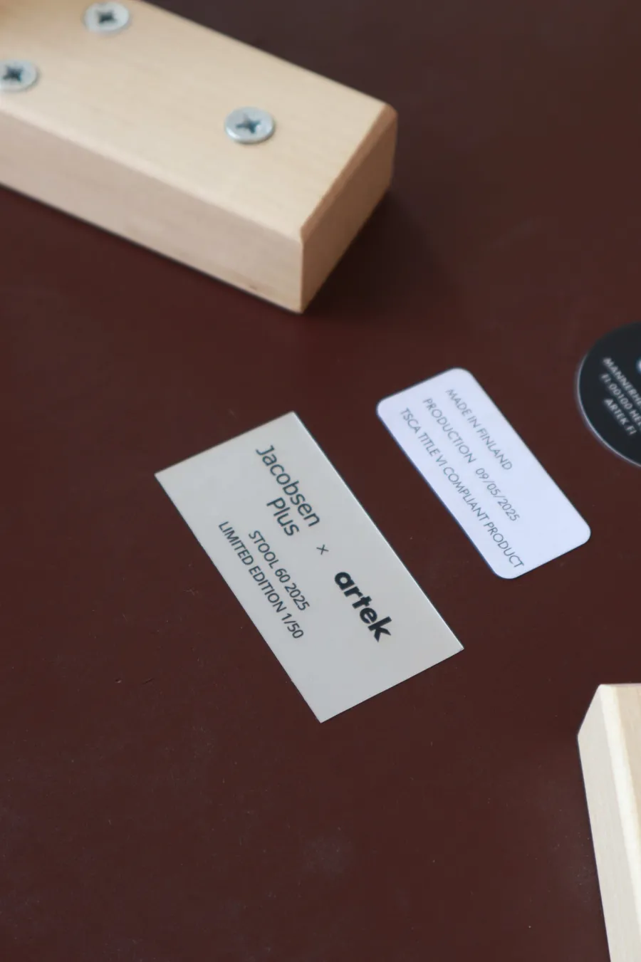 Limited Edition Stool 60, Mahogany Brown fra<Artek Clearance